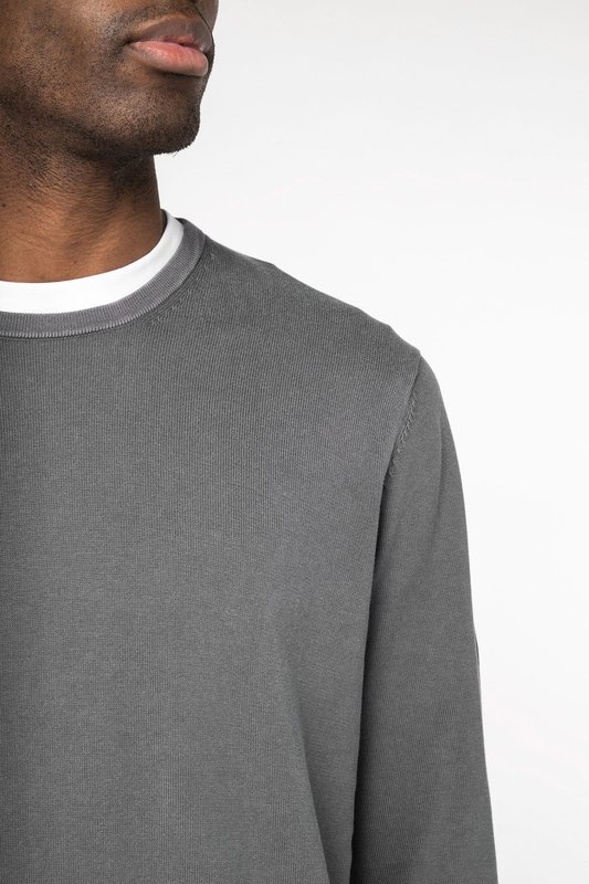 Pull écoresponsable délavé à col rond homme – Image 6