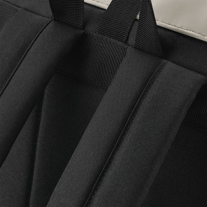 Sac à dos avec rabat roll-top en polyuréthane mat – Image 3