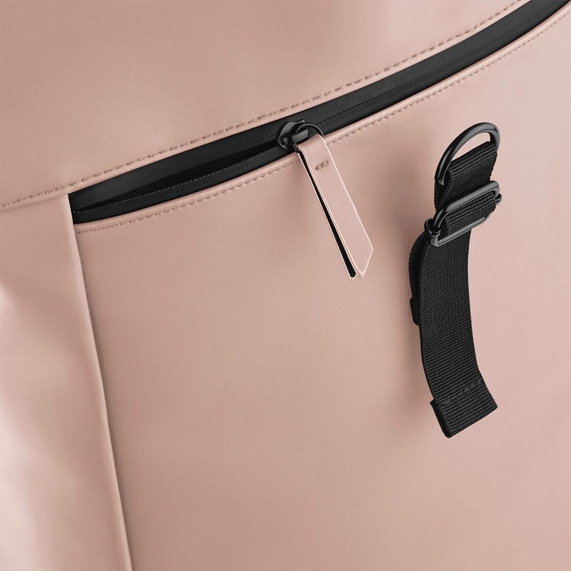 Sac à dos avec rabat roll-top en polyuréthane mat – Image 11