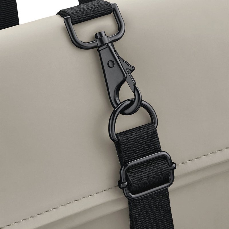 Sac à dos avec rabat roll-top en polyuréthane mat – Image 7